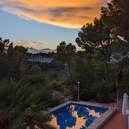 Isleta Villa *